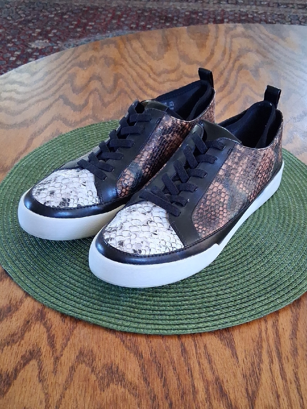 27 Edit Valarie Black Tan Leather Snakeskin Slip-On Sneakers Size 8.5